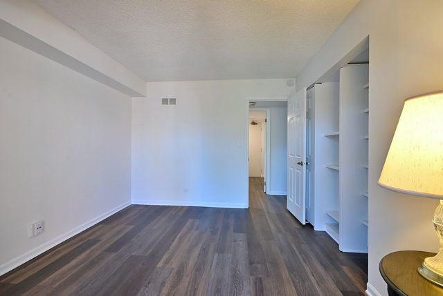 706 Waukegan Road C203, Glenview, IL 60025