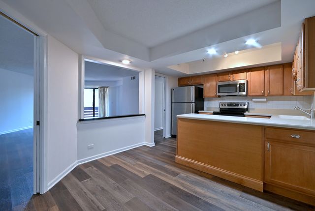 706 Waukegan Road C203, Glenview, IL 60025