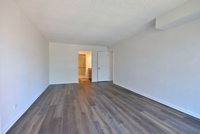 706 Waukegan Road C203, Glenview, IL 60025