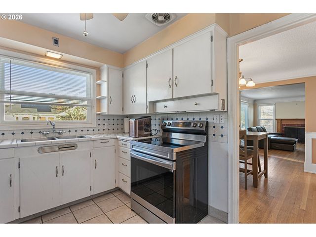 10 N BUFFALO St, Portland, OR 97217