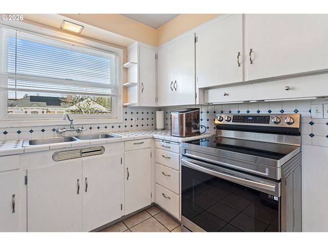 10 N BUFFALO St, Portland, OR 97217