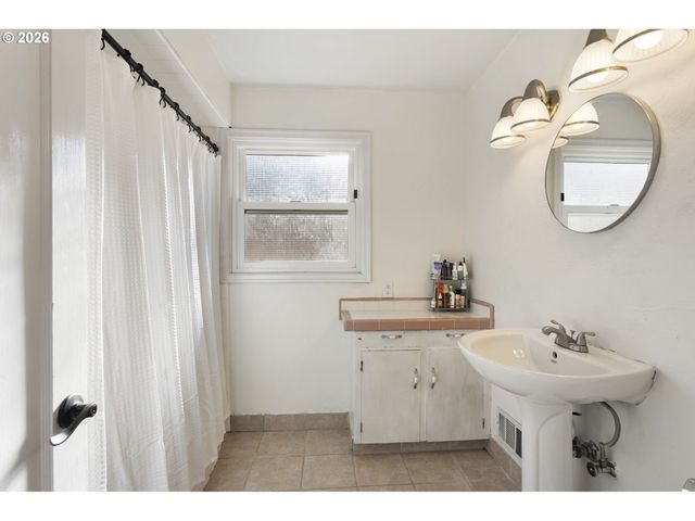 10 N BUFFALO St, Portland, OR 97217