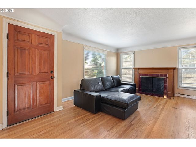 10 N BUFFALO St, Portland, OR 97217