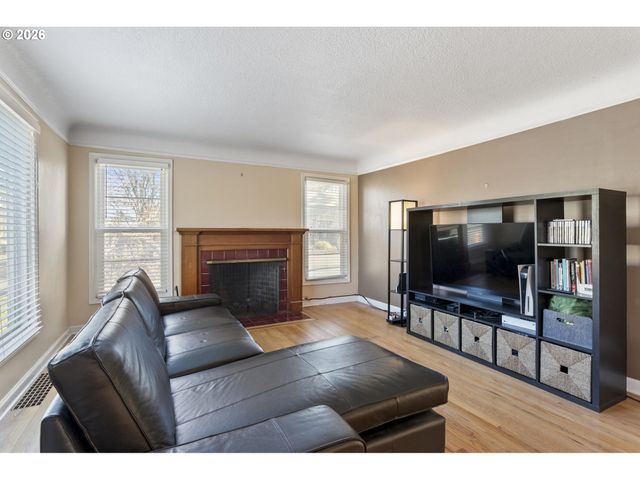 10 N BUFFALO St, Portland, OR 97217