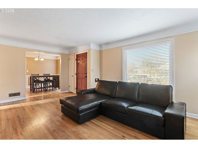 10 N BUFFALO St, Portland, OR 97217