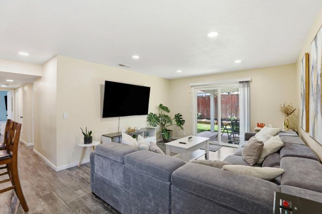 3407 Granby Dr, Sacramento, CA 95827