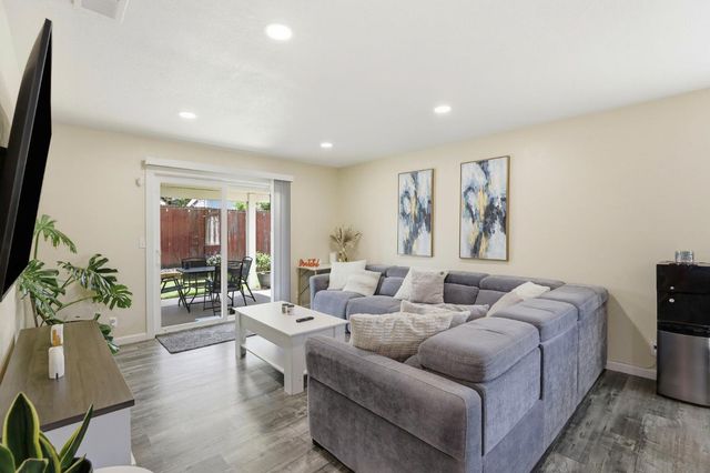 3407 Granby Dr, Sacramento, CA 95827
