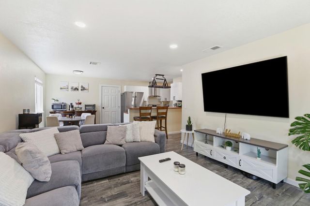 3407 Granby Dr, Sacramento, CA 95827