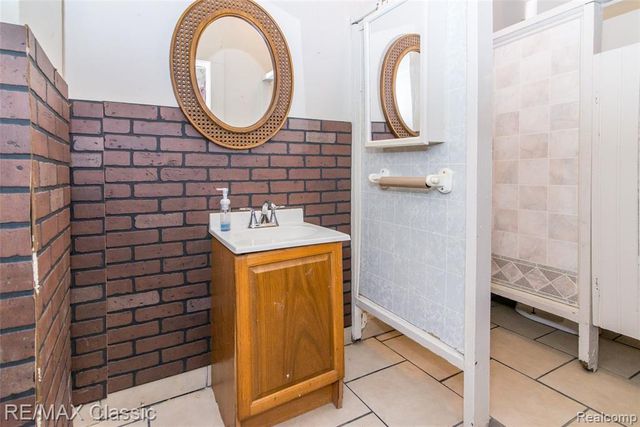 8400 Vanderbilt Vanderbilt St Street, Detroit, MI 48209