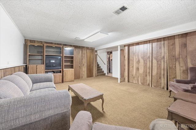 627 Maple Avenue, Lisle, IL 60532