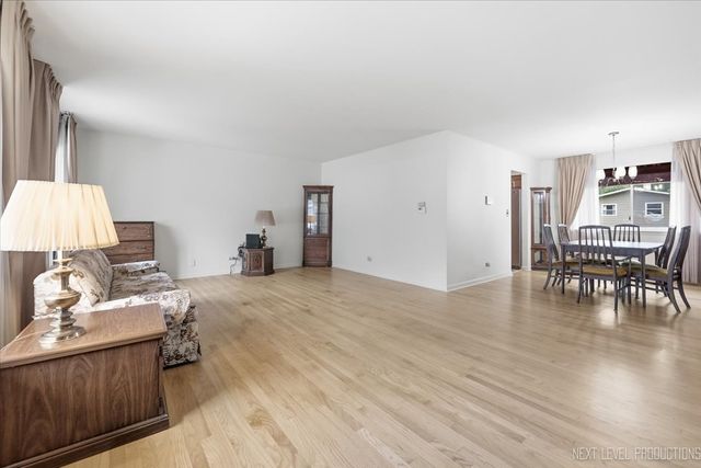 627 Maple Avenue, Lisle, IL 60532