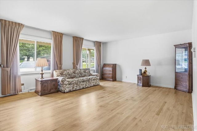 627 Maple Avenue, Lisle, IL 60532