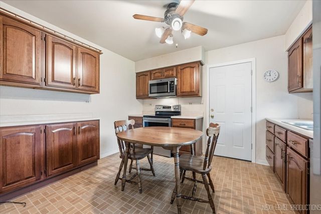 627 Maple Avenue, Lisle, IL 60532