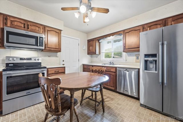 627 Maple Avenue, Lisle, IL 60532