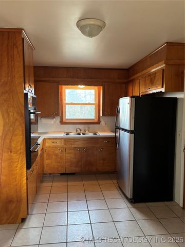 915 S Oklahoma Street, Sapulpa, OK 74066