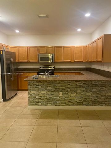 9228 W 33rd Way 9828, Hialeah, FL 33018