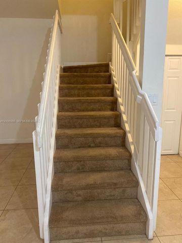 9228 W 33rd Way 9828, Hialeah, FL 33018