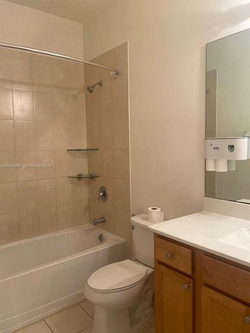 9228 W 33rd Way 9828, Hialeah, FL 33018