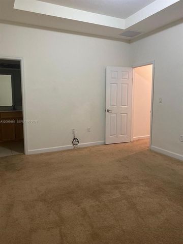 9228 W 33rd Way 9828, Hialeah, FL 33018