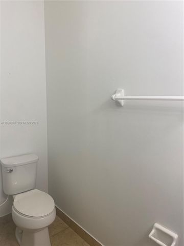 9228 W 33rd Way 9828, Hialeah, FL 33018