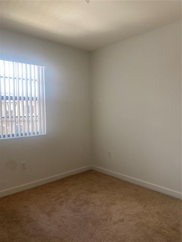 9228 W 33rd Way 9828, Hialeah, FL 33018