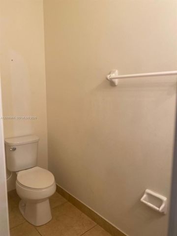 9228 W 33rd Way 9828, Hialeah, FL 33018