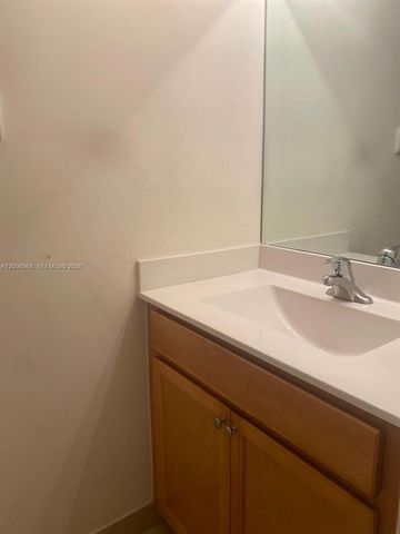 9228 W 33rd Way 9828, Hialeah, FL 33018