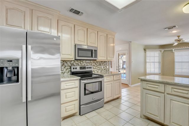 917 Jonathan Court, Weatherford, TX 76086