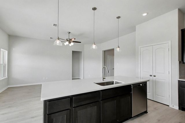2000 Twin Lakes Boulevard, West Columbia, TX 77486