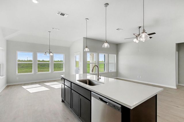 2000 Twin Lakes Boulevard, West Columbia, TX 77486