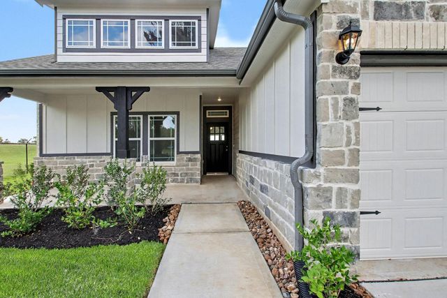 2000 Twin Lakes Boulevard, West Columbia, TX 77486