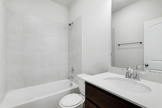 2000 Twin Lakes Boulevard, West Columbia, TX 77486