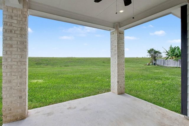 2000 Twin Lakes Boulevard, West Columbia, TX 77486