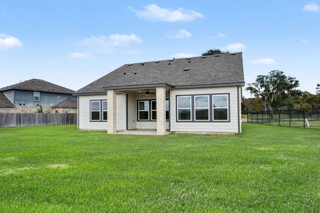2000 Twin Lakes Boulevard, West Columbia, TX 77486