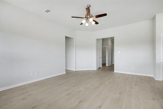 2000 Twin Lakes Boulevard, West Columbia, TX 77486
