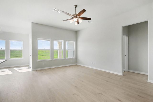 2000 Twin Lakes Boulevard, West Columbia, TX 77486
