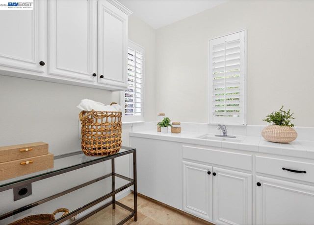 8148 Briar Oaks Dr, San Ramon, CA 94582