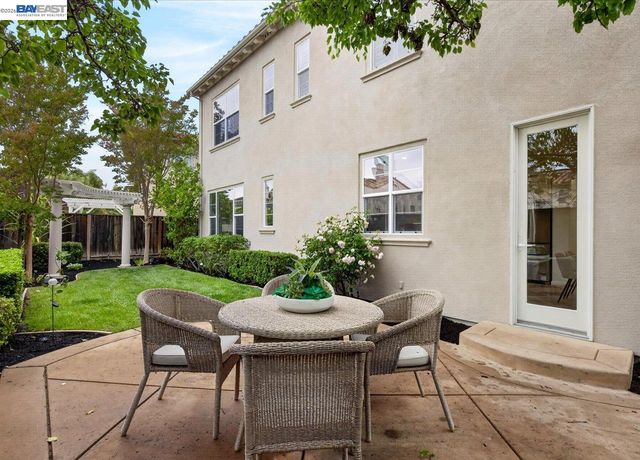 8148 Briar Oaks Dr, San Ramon, CA 94582