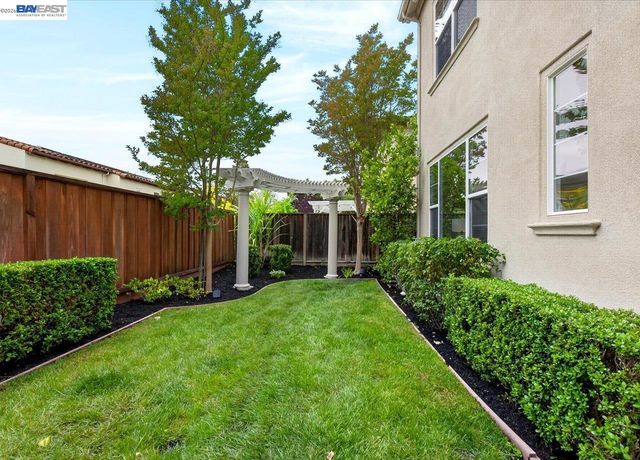 8148 Briar Oaks Dr, San Ramon, CA 94582