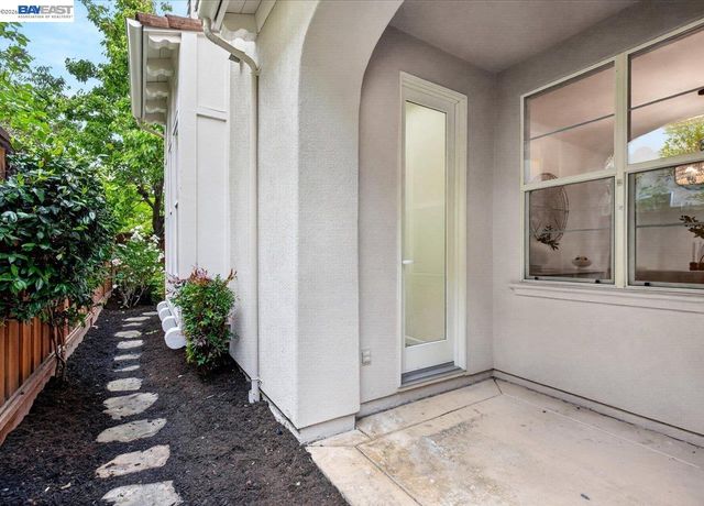 8148 Briar Oaks Dr, San Ramon, CA 94582