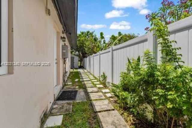 2016 NE 14th Ct 1, Fort Lauderdale, FL 33304