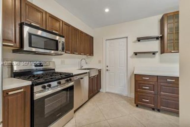 2016 NE 14th Ct 1, Fort Lauderdale, FL 33304