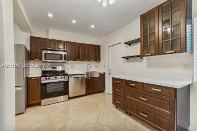 2016 NE 14th Ct 1, Fort Lauderdale, FL 33304