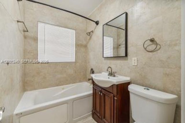 2016 NE 14th Ct 1, Fort Lauderdale, FL 33304