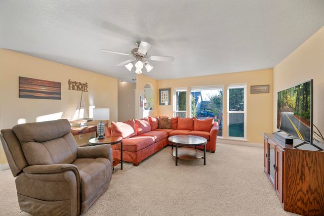 389 Leandra Lane, Eagle Point, OR 97524