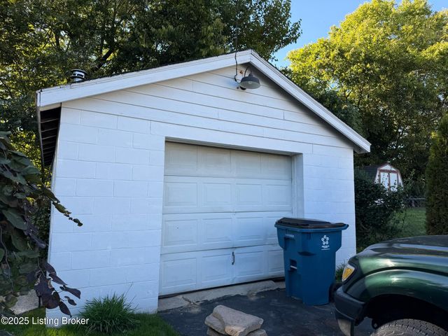 183 Eastview Cir, Shelbyville, KY 40065