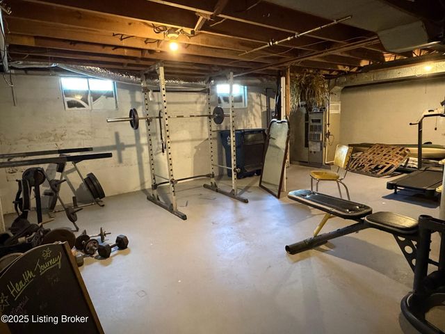 183 Eastview Cir, Shelbyville, KY 40065