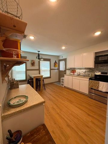 6870 Briar Road, Azle, TX 76020