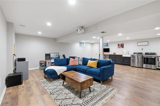 414 Kingsley Avenue, Liberty, MO 64068