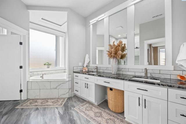 33812 Cantera Street, Kennewick, WA 99338